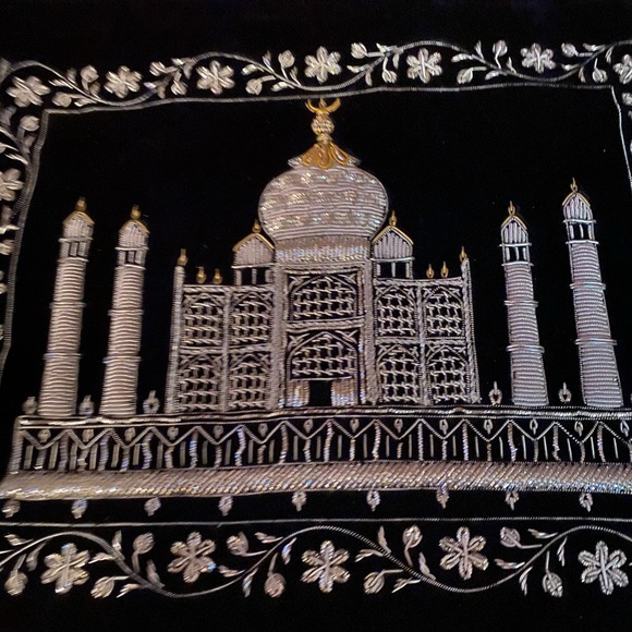 Handmade- Silk Thread Velvet Tajmahal Wall Panel - Picture 7 of 8